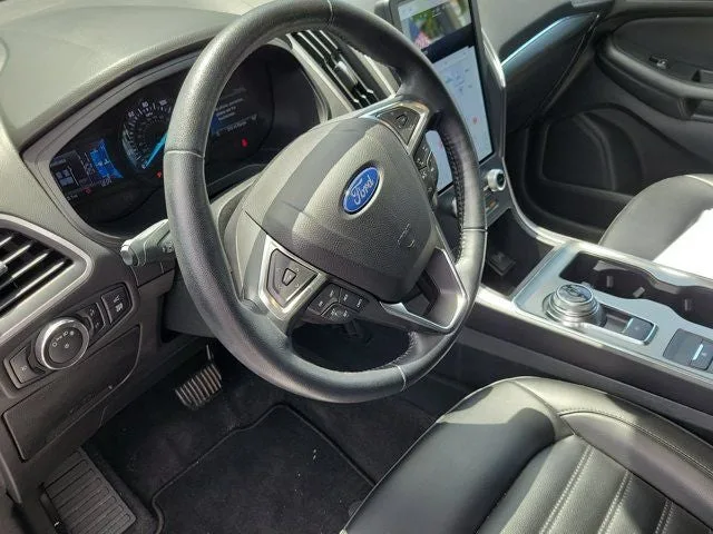 2022 Ford Edge SEL photo 17