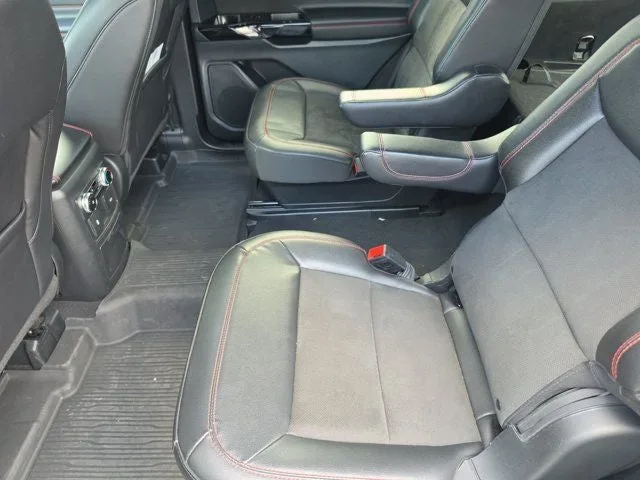 2023 Ford Explorer ST-Line photo 13