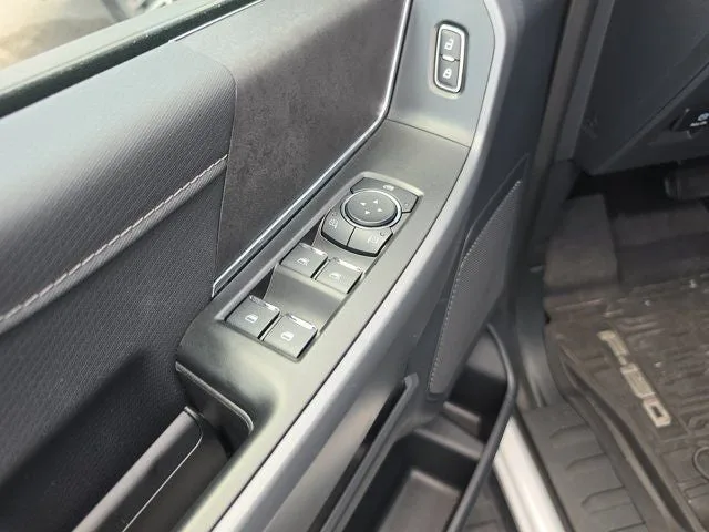 2025 Ford F-150 XLT photo 13