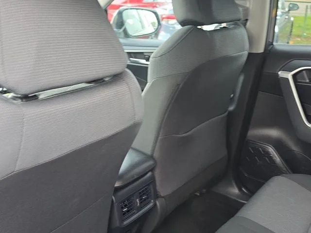 2025 Toyota RAV4 XLE photo 16