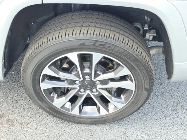 2024 Jeep Grand Cherokee L Overland 4WD photo 11