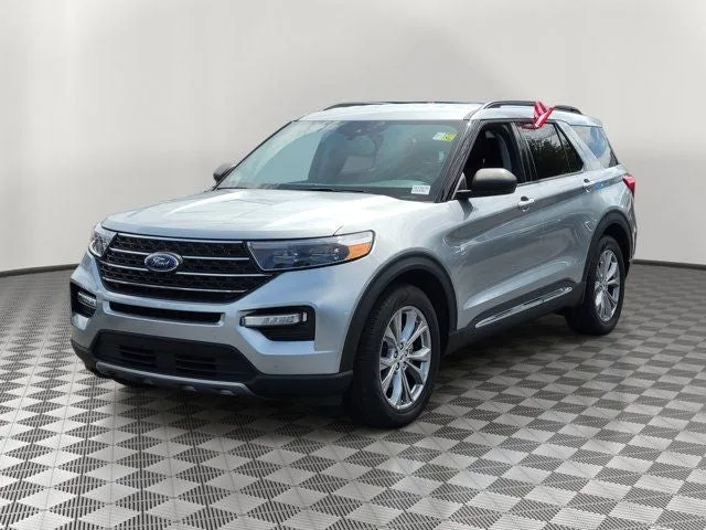 2023 Ford Explorer XLT photo 3