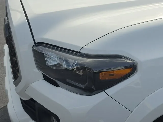 2018 Toyota Tacoma TRD Sport V6 photo 11