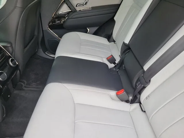 2026 Land Rover Range Rover Sport Dynamic SE photo 14