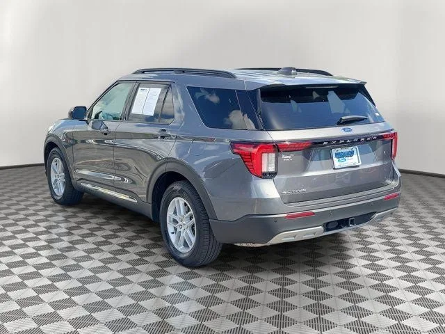 2025 Ford Explorer Active photo 3