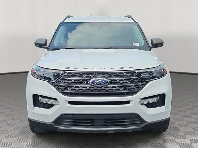 2021 Ford Explorer XLT photo 2