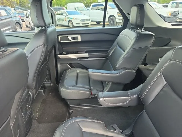 2023 Ford Explorer XLT photo 11
