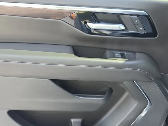 2025 Chevrolet Suburban LS photo 12
