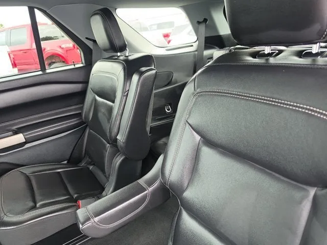 2023 Ford Explorer XLT photo 12