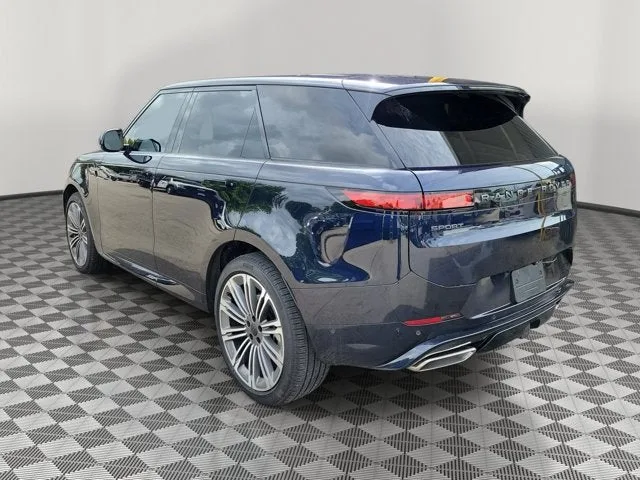 2026 Land Rover Range Rover Sport Dynamic SE photo 4