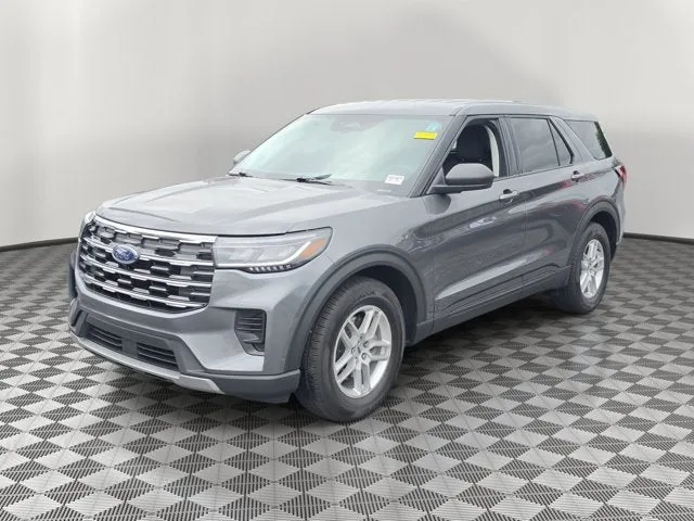 2026 Ford Explorer Active photo 3