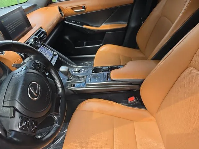 2024 Lexus IS 300 photo 18