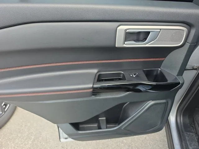 2023 Ford Explorer ST-Line photo 12