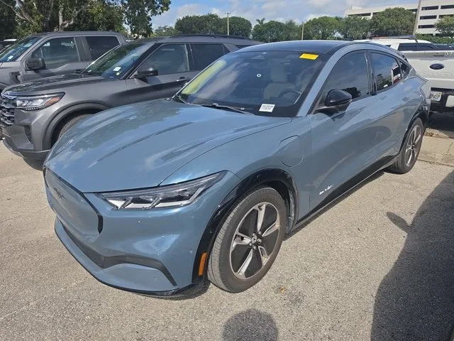 2023 Ford Mustang Mach-E Premium photo 3