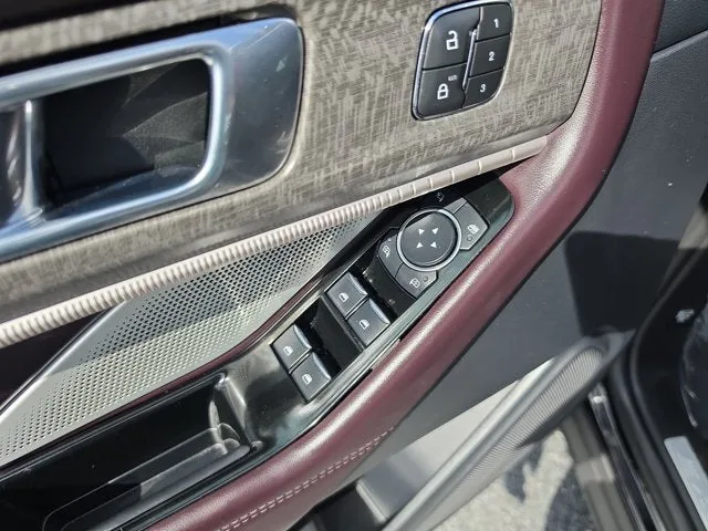 2025 Ford Explorer Platinum photo 19