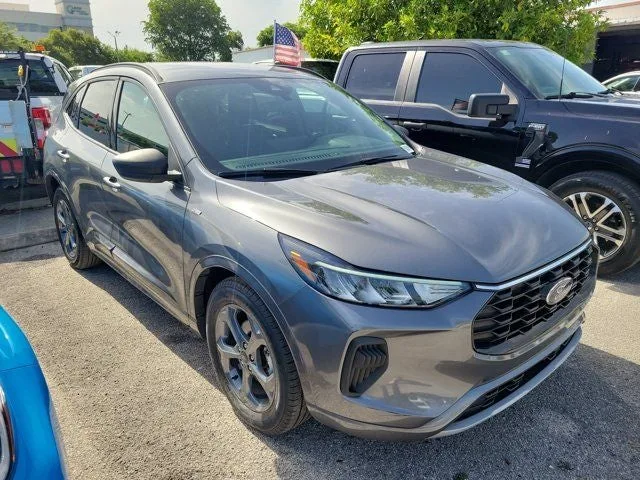 2024 Ford Escape ST-Line photo 2