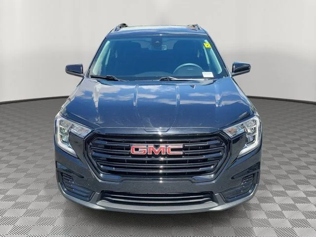 2023 GMC Terrain SLE photo 2
