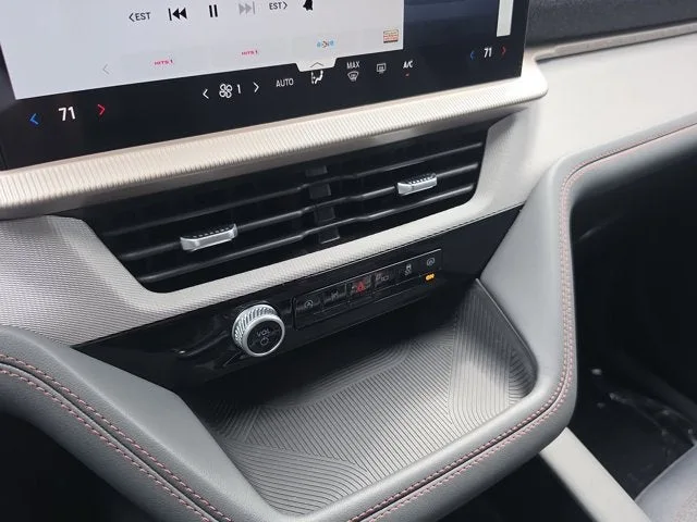 2026 Ford Explorer Active photo 26