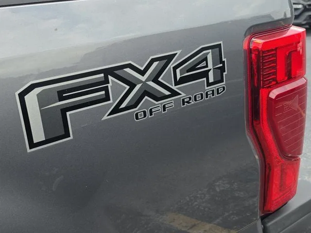 2022 Ford F-250SD Lariat FX4 photo 9