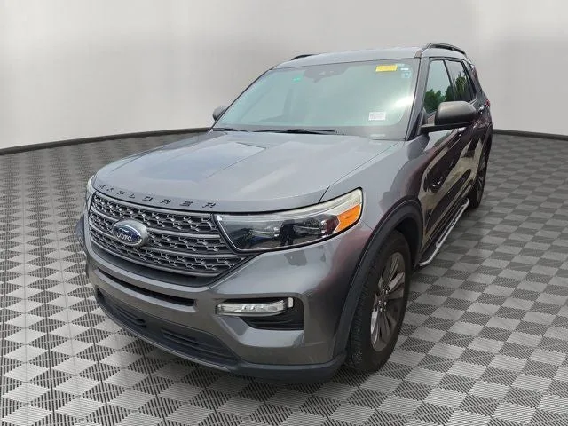 2021 Ford Explorer XLT photo 2