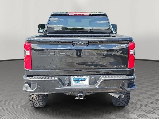 2025 Chevrolet Silverado 2500HD Custom photo 5