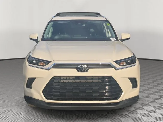 2024 Toyota Grand Highlander XLE photo 2