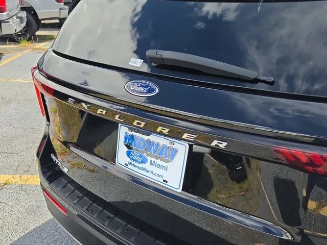 2025 Ford Explorer Active photo 7