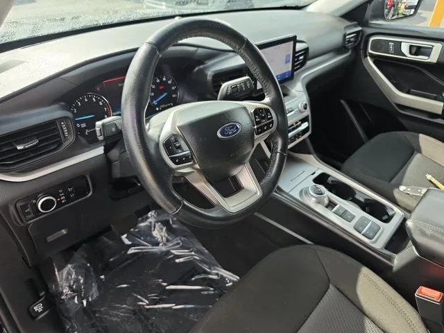 2023 Ford Explorer XLT photo 21