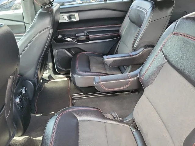 2023 Ford Explorer ST-Line photo 12