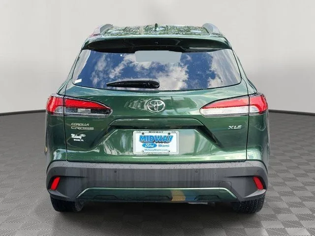 2023 Toyota Corolla Cross XLE photo 5