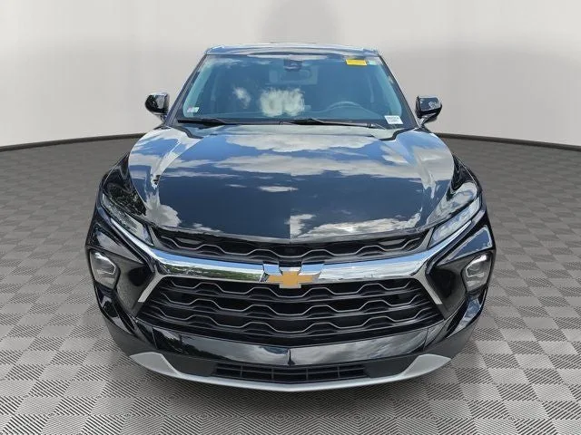 2024 Chevrolet Blazer LT photo 2