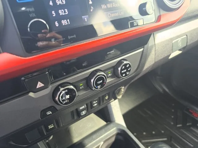 2018 Toyota Tacoma TRD Sport V6 photo 29