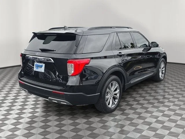 2023 Ford Explorer XLT photo 6