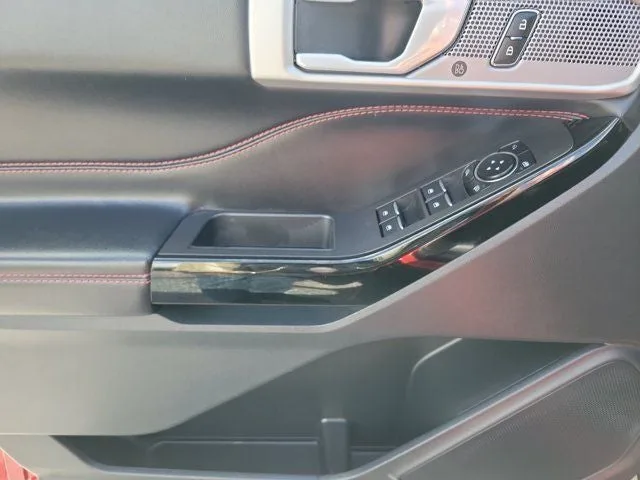 2023 Ford Explorer ST-Line photo 17