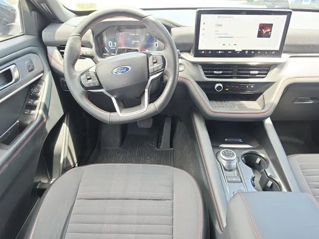 2025 Ford Explorer ST-Line photo 17