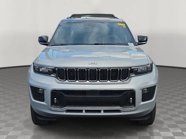 2024 Jeep Grand Cherokee L Overland 4WD photo 2