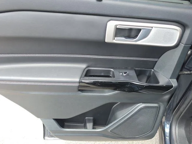 2023 Ford Explorer ST photo 9