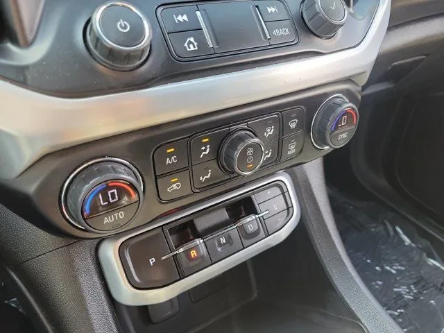 2023 GMC Acadia SLE photo 28