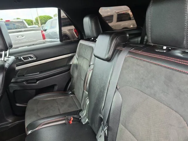 2019 Ford Explorer XLT Sport Appearance Pgk photo 19