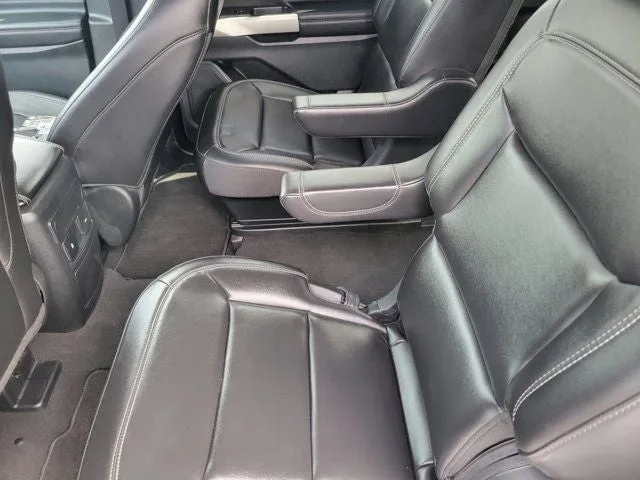 2023 Ford Explorer XLT photo 11