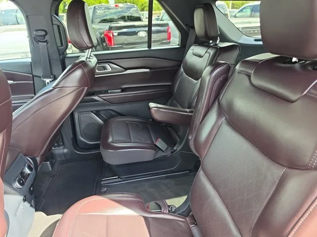 2025 Ford Explorer Platinum photo 13