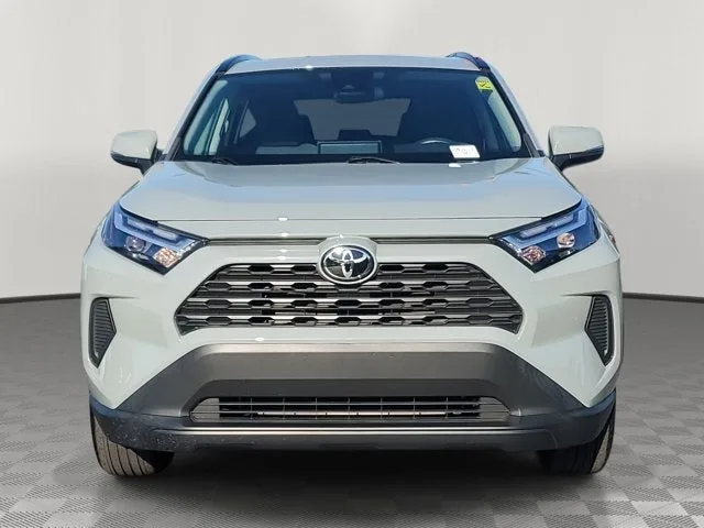 2023 Toyota RAV4 XLE photo 2