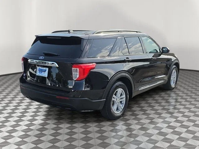 2023 Ford Explorer XLT photo 6