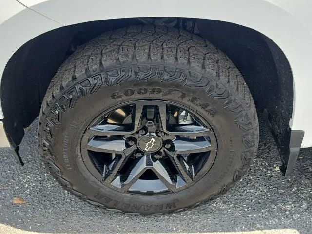 2024 Chevrolet Silverado 1500 LT photo 9