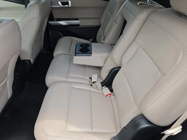 2023 Ford Explorer XLT photo 13