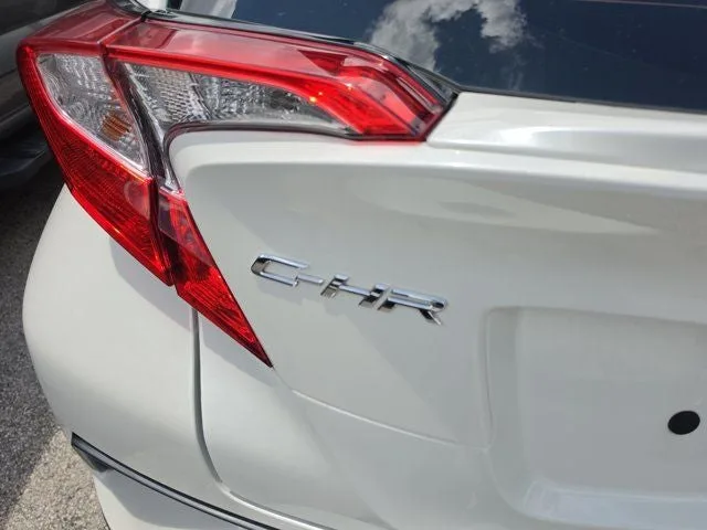 2020 Toyota C-HR LE photo 7