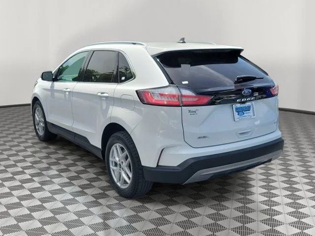 2022 Ford Edge SEL photo 4