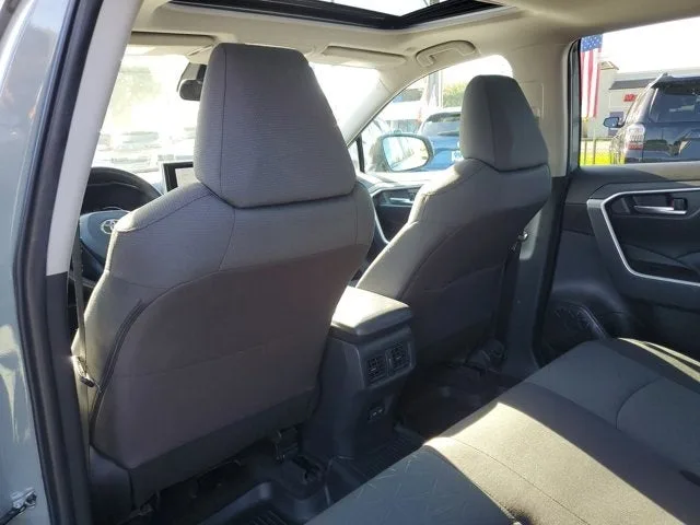 2023 Toyota RAV4 XLE photo 11