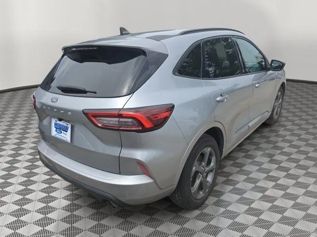 2023 Ford Escape ST-Line photo 4