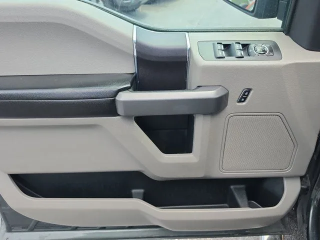 2015 Ford F-150 XLT photo 16